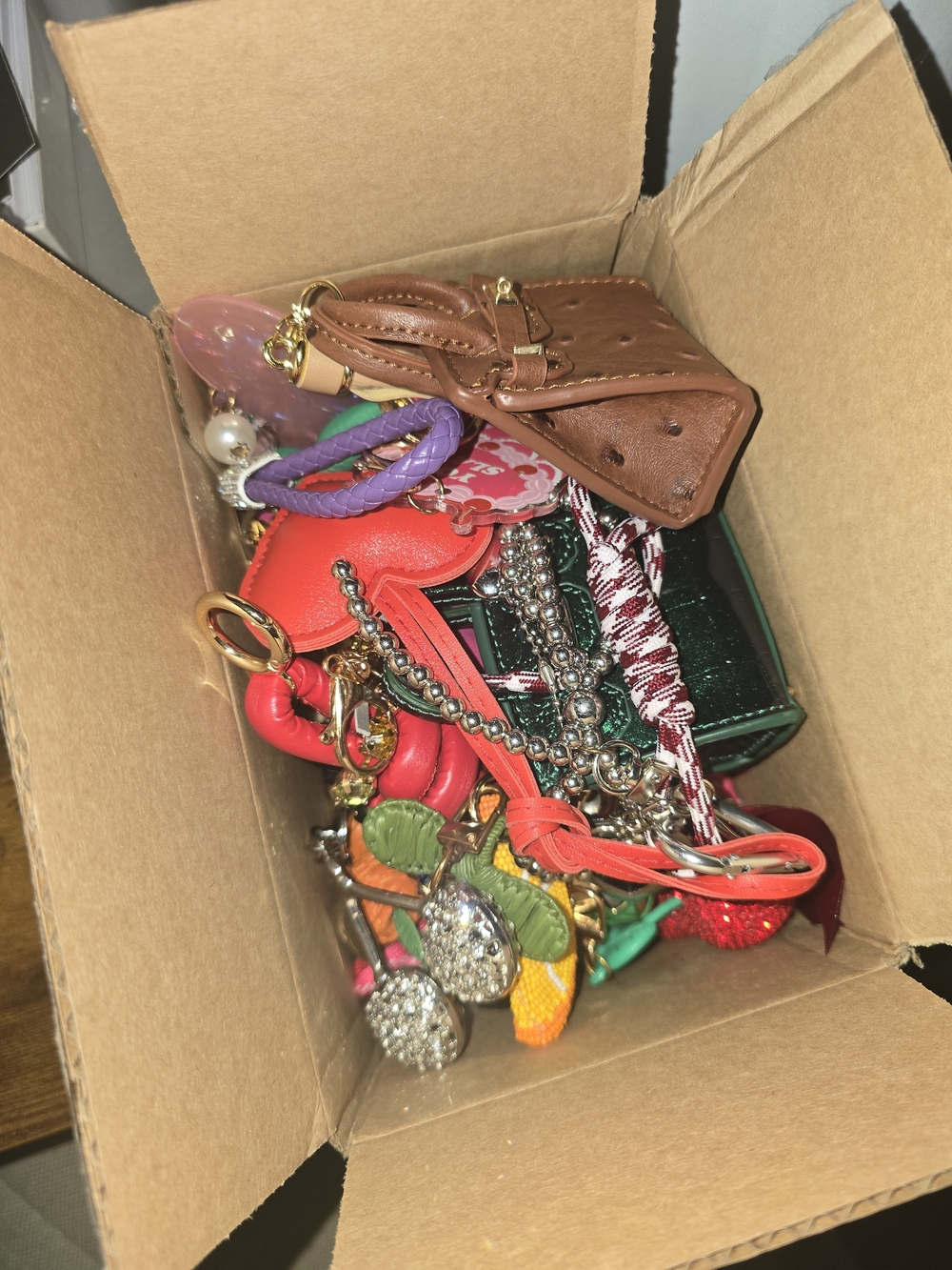 SMALL LUCKY BOX OF KEY CHAINS